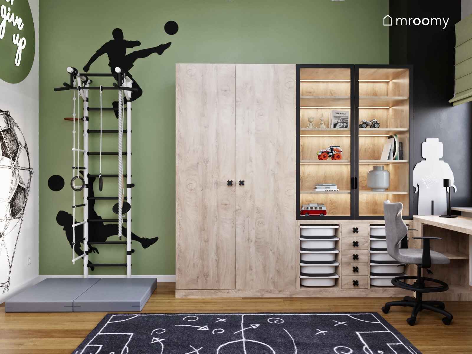 Projekt jasnego pokoju chłopca z motywem piłki nożnej