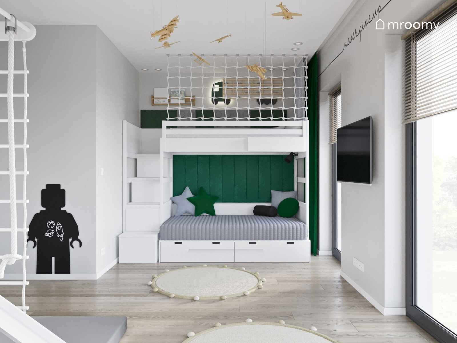 Łóżko piętrowe ze schodkami