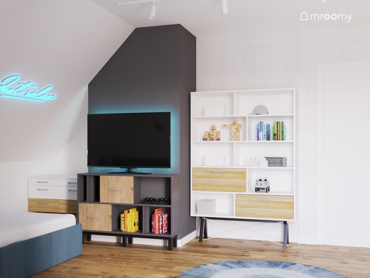 Regał i komoda w pokoju nastolatka