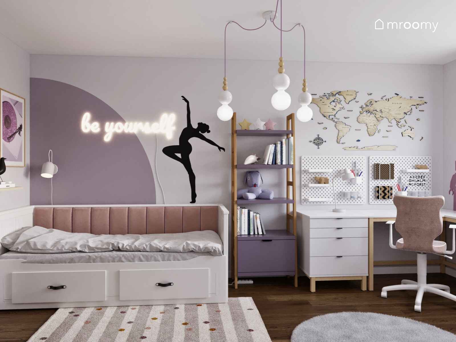 Mały pokój młodzieżowy z łóżkiem z szufladą, ledonem