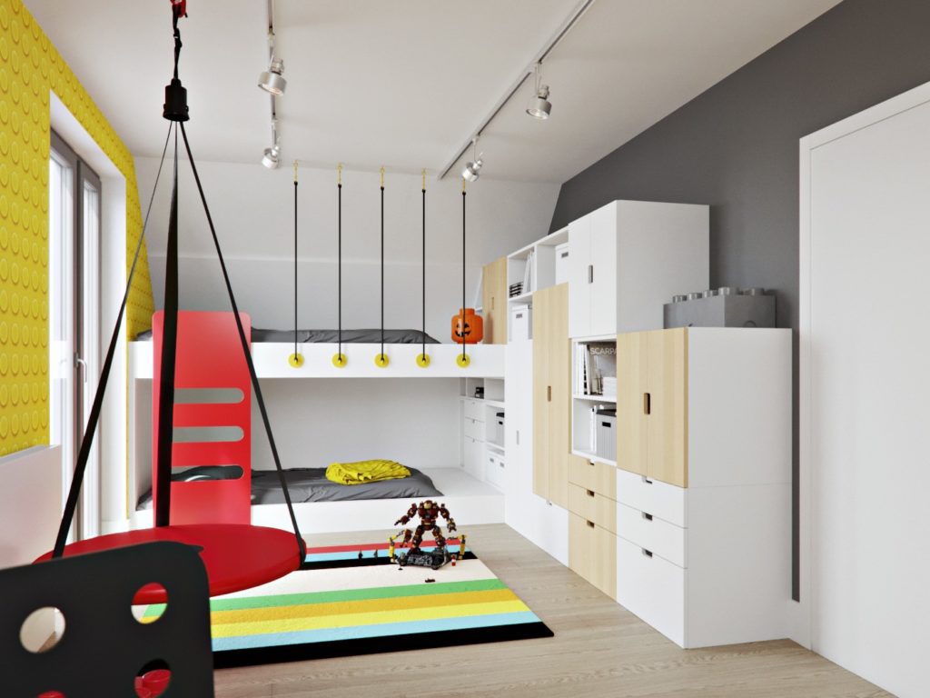 Pokój braci z piętrowym łóżkiem żółta tapeta z motywem lego dywan w kolorowe paski i jasno drewnianymi meblami