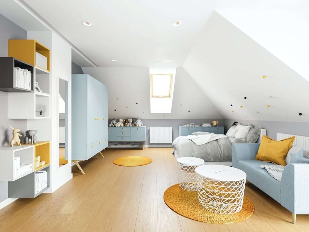 Biało niebiesko żółty poddaszowy pokój dla dziewczynki z dużą szafą komodami łóżkiem i sofą oraz kolorowymi półkami i ścianami ozdobionymi dekoracyjnymi gałkami