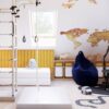 żółte panele tapicerowane przy łóżku dziecka