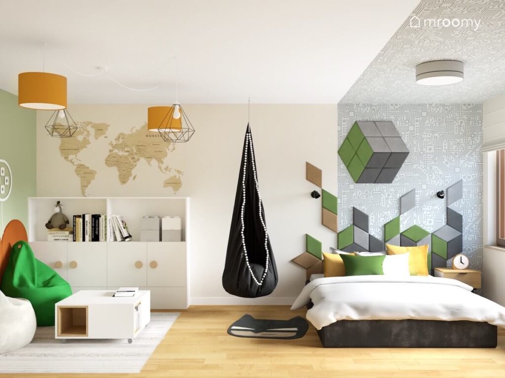 Przestronny pokój dla chłopca w wieku szkolnym a w nim białe meble zielona pufa fotel kokon tapicerowane łóżko oraz geometryczna mozaika z paneli ściennych