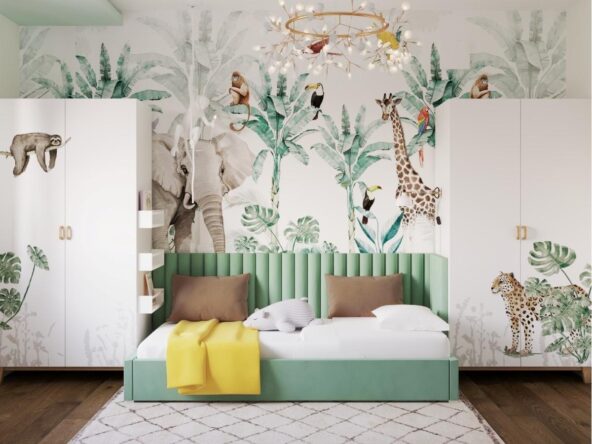 łożko tapicerowane w kolorze miętowym w pokoju dziecka z motywem zwierzęcym