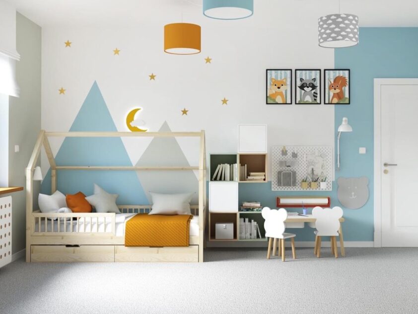 kolorowy pokój dla dziecka z lampką w kształcie półksiężyca