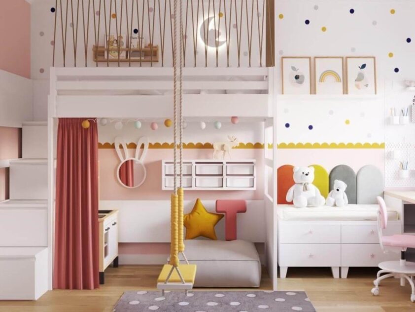 pokój dziecka z poduszką w kształcie literki