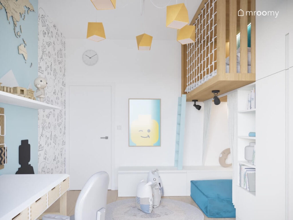 Jasny pokój dla chłopca z drewnianą antresolą białymi meblami oraz żółtymi lampami sufitowymi