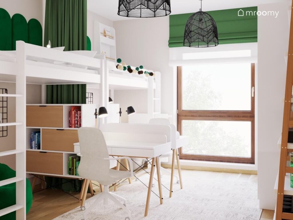 Jasny pokój dla chłopca i dziewczynki z biało drewnianymi meblami i zielonymi dodatkami