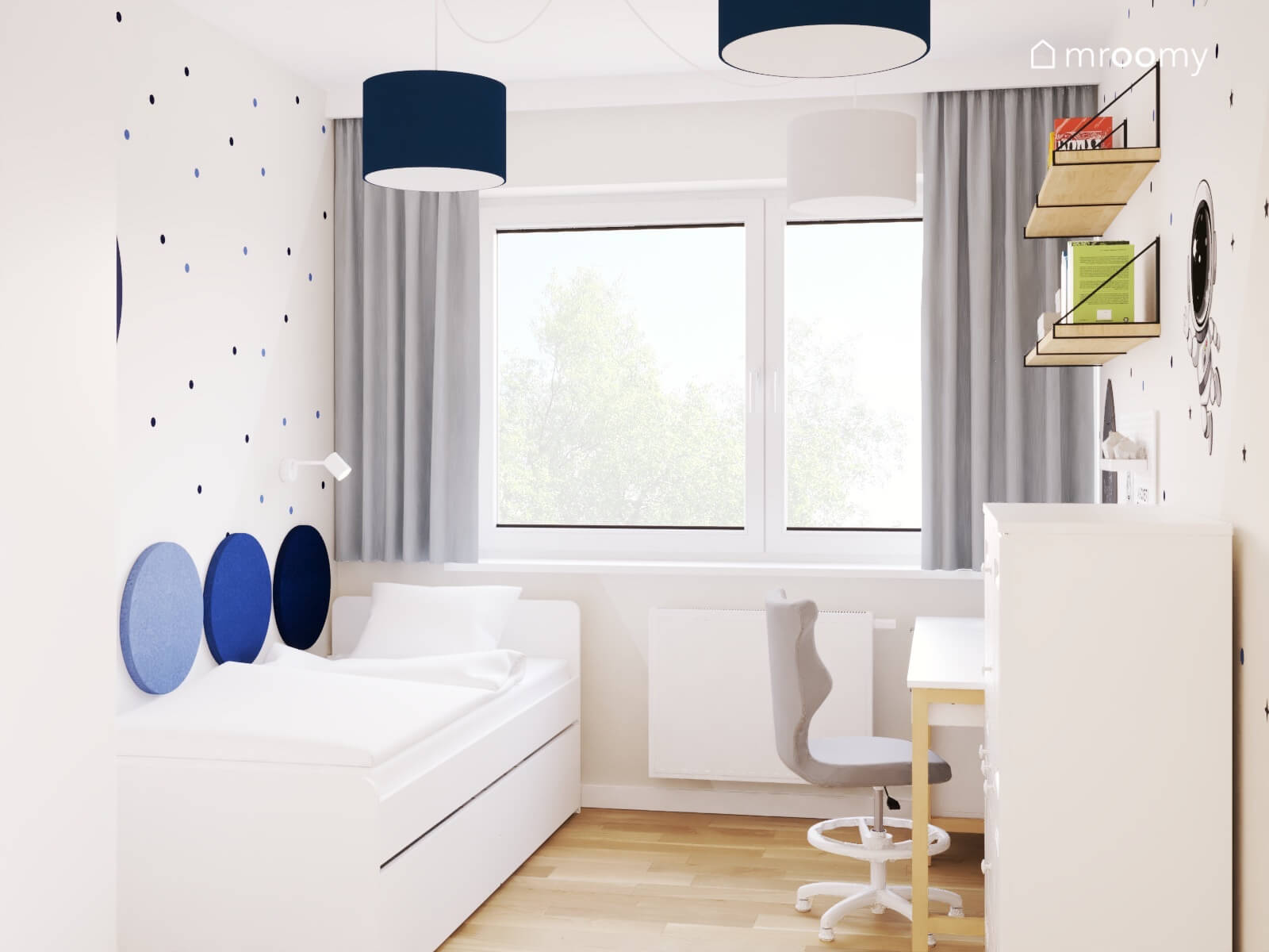Biały pokój dla chłopca z białymi meblami szarymi zasłonami i dodatkami w różnym odcieniu niebieskiego