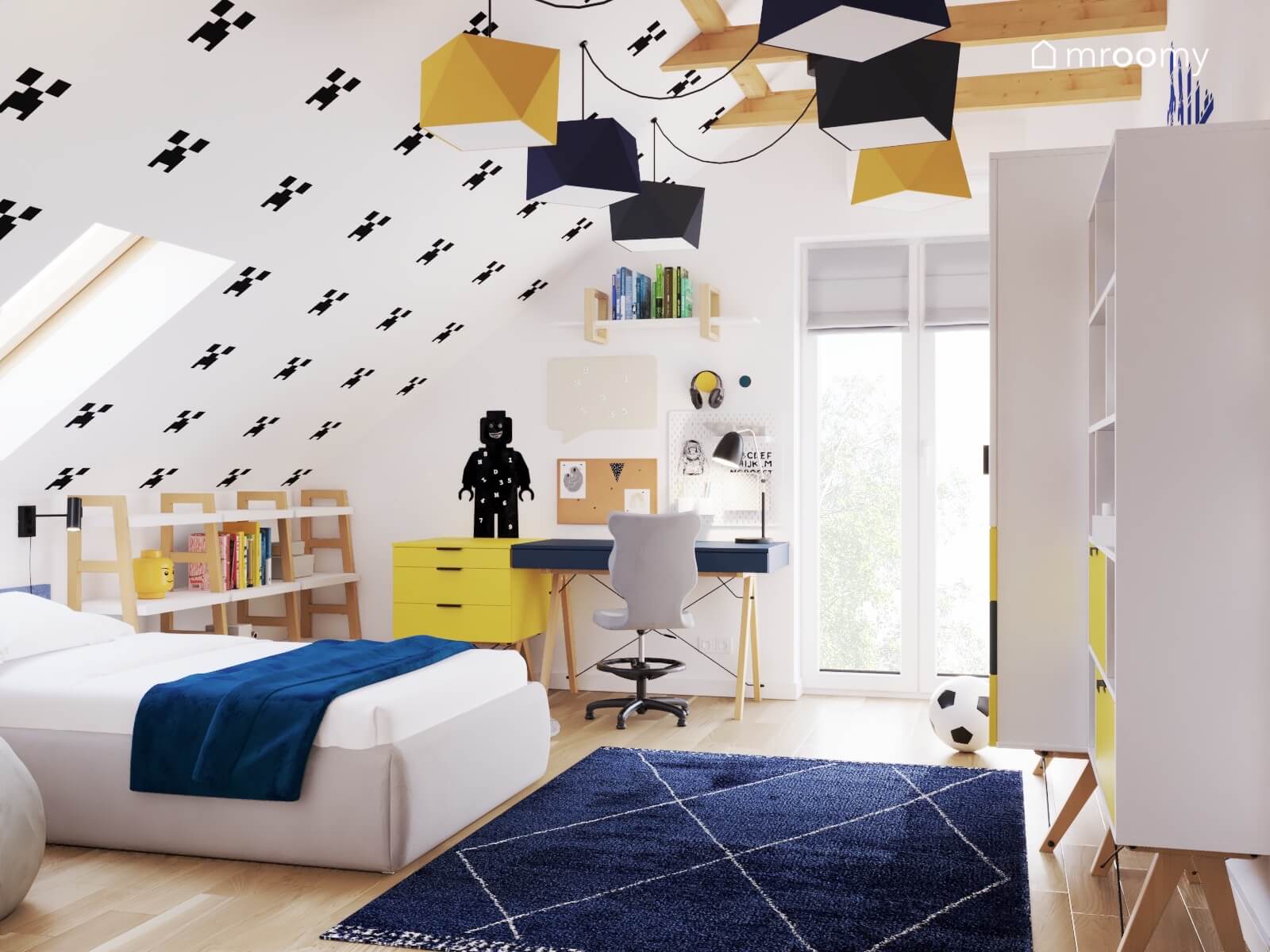 Poddaszowy pokój dla chłopca gracza Minecrafta a w nim tapicerowane łóżko oraz żółte i granatowe dodatki