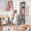 Łóżko podniesione Minimondo. Stabilne brzozowe nogi, przestrzeń pod łóżkiem na regał, komodę lub biurko. Idealne do pokoju dziecka.